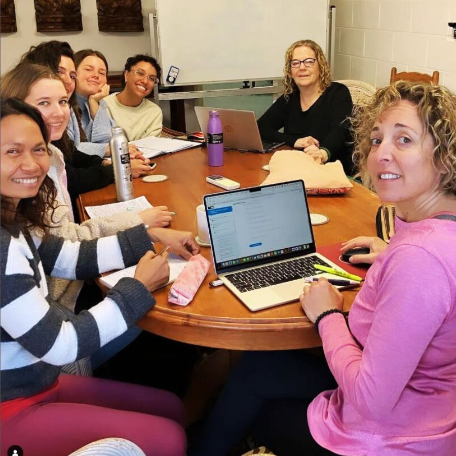 international students sttudying cert IV yoga at health institute australasia in queensland